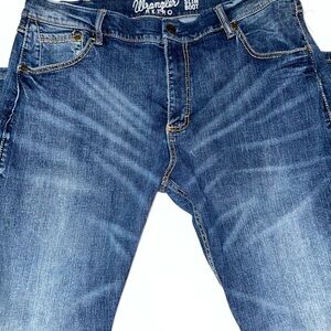 Wrangler Men's Retro Slim Boot Jeans in Blue